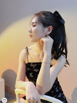 千秋雪yiliya主播照片