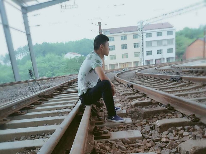 橄榄绿.的主播海报