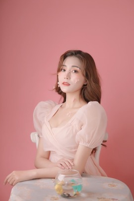 跑调嘉💟休主播照片