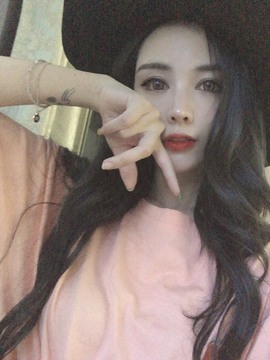 娜塔莎退主播照片