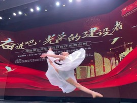 嘿暂离主播照片