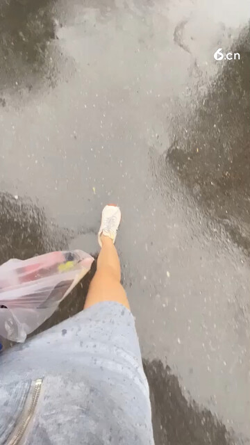 下雨了 该踩水啦