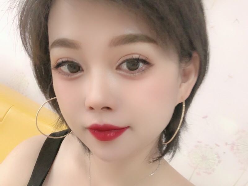是李李呀的主播海报