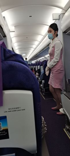 只想丨低调主播照片