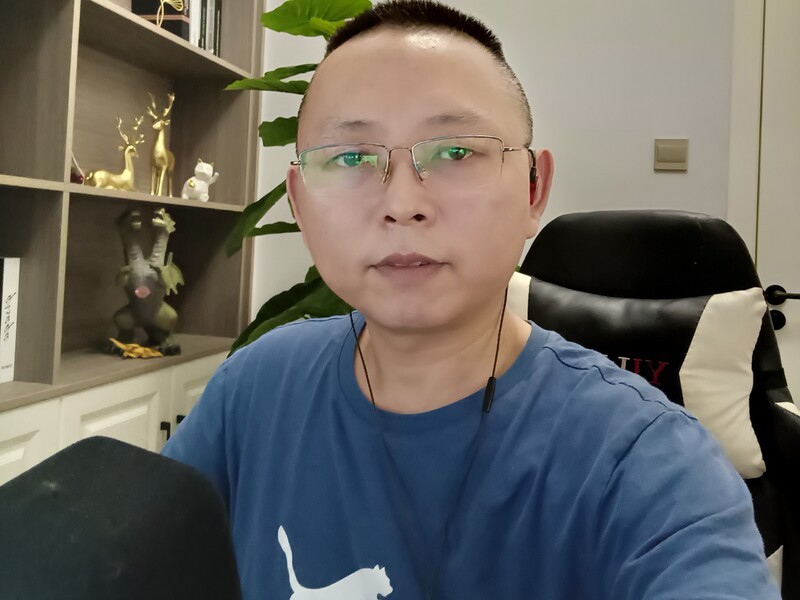 狼君a的主播海报