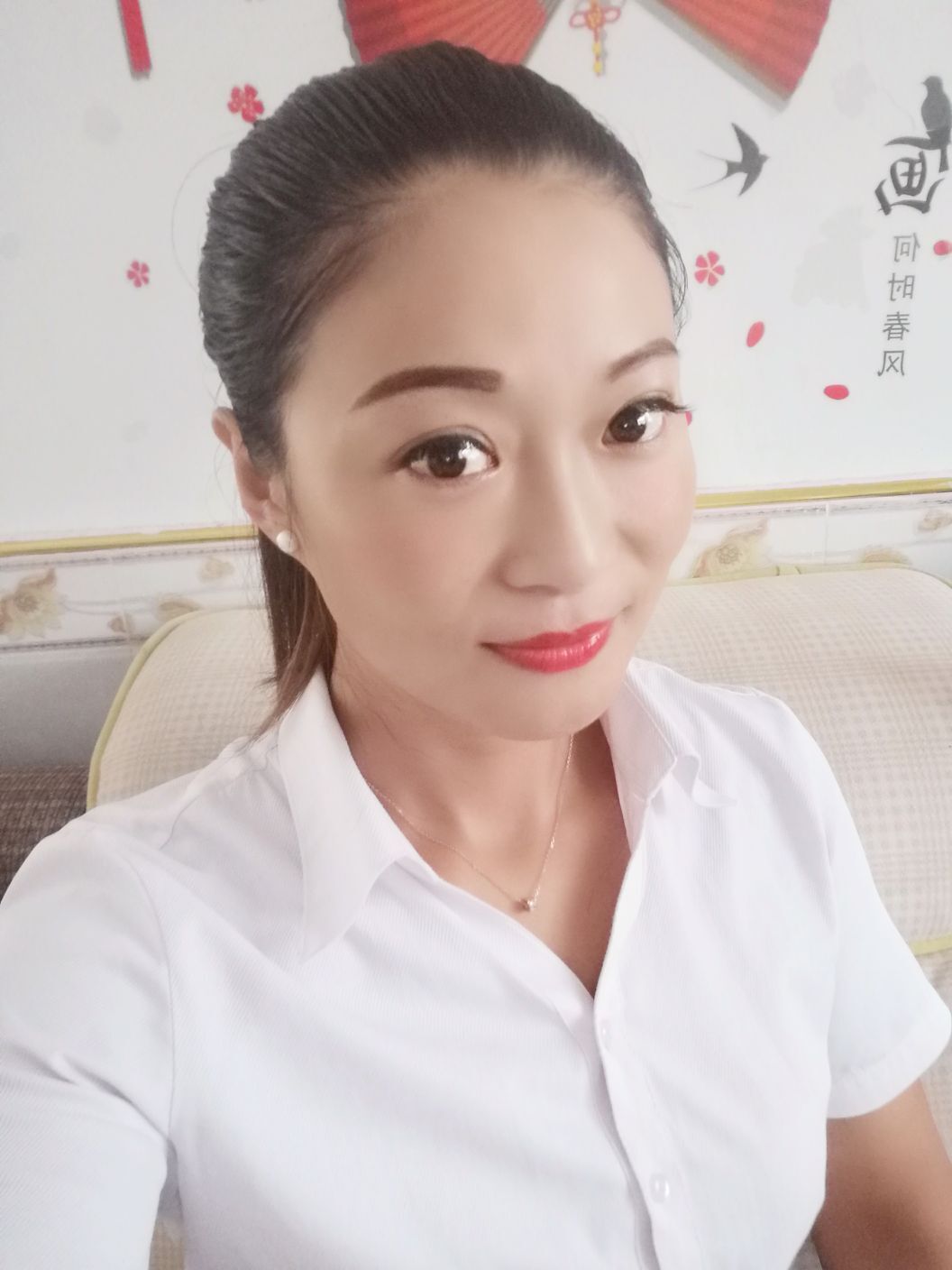 自信的小姐姐🤗🤗的图片