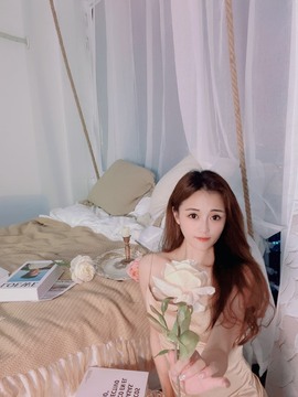 跑调嘉💟休主播照片