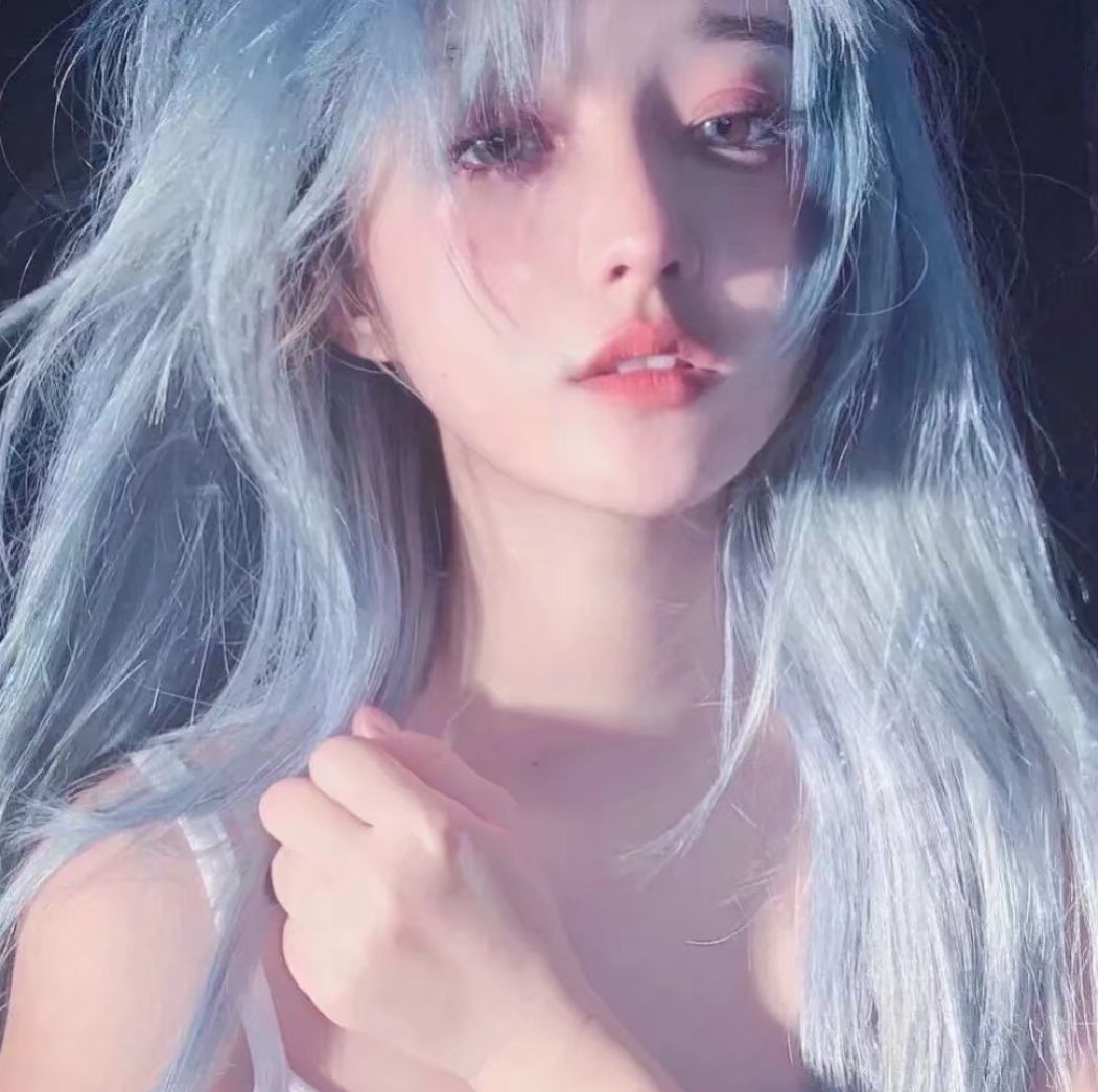 新人鹿七七求升四钻的主播照片