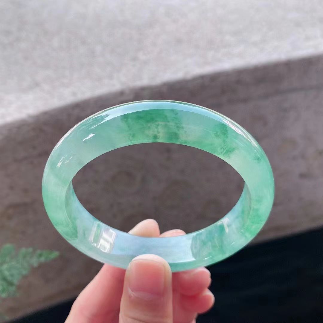瑞丽妍菡珠宝店的图片