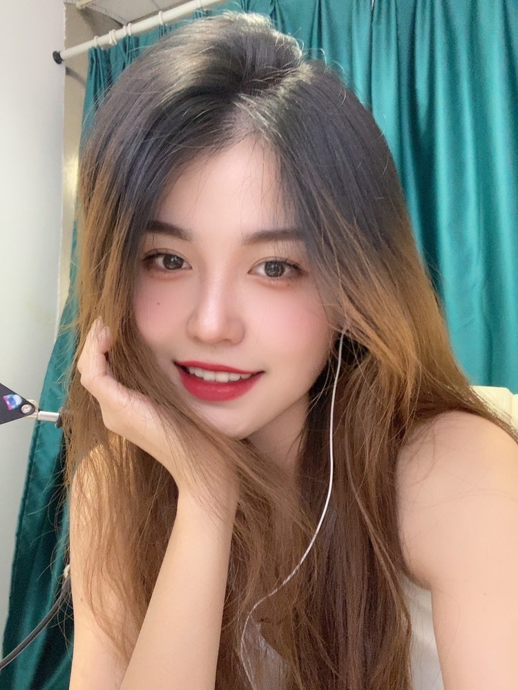 娜扎🧸休1天哦的图片