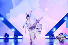 一字马~依棠主播照片
