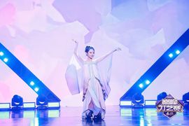 一字马~依棠主播照片