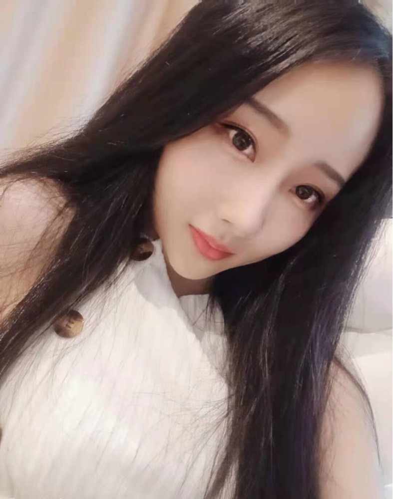 一字马~依棠的图片