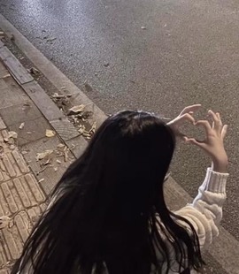 娜塔莎退主播照片