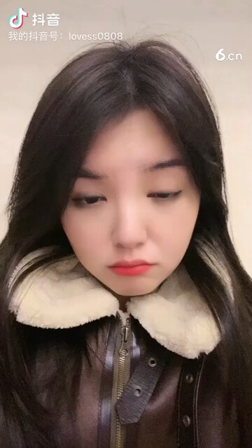 ，