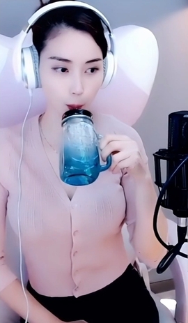 水母好美主播照片