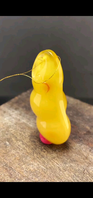 蜜蜡雕刻件，蜡质饱满