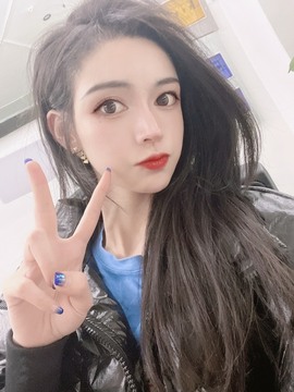 娜塔莎退主播照片