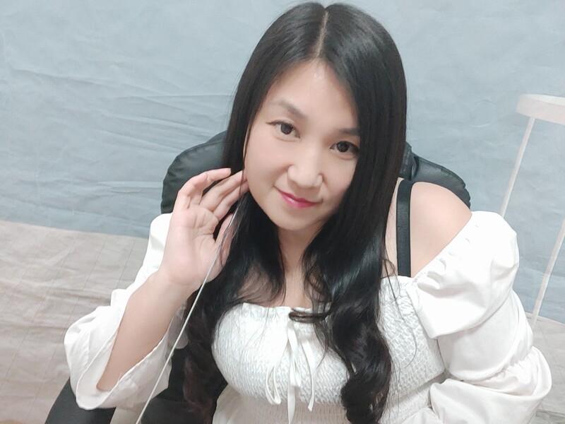 开心小美妞的主播海报