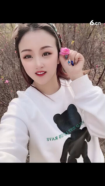 抱歉，吃完鸡柳忘记擦嘴了🤪