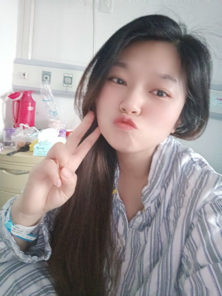 新人小依唱歌的主播照片