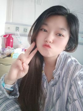 新人小依唱歌的主播照片