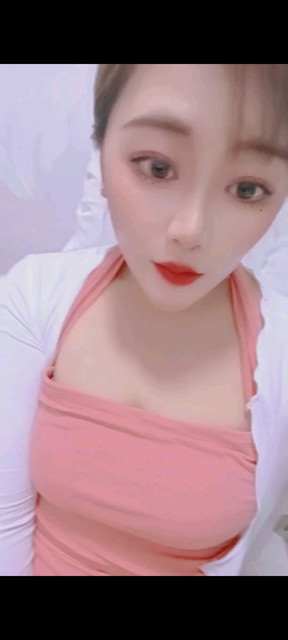 下播了也不忘记臭美一