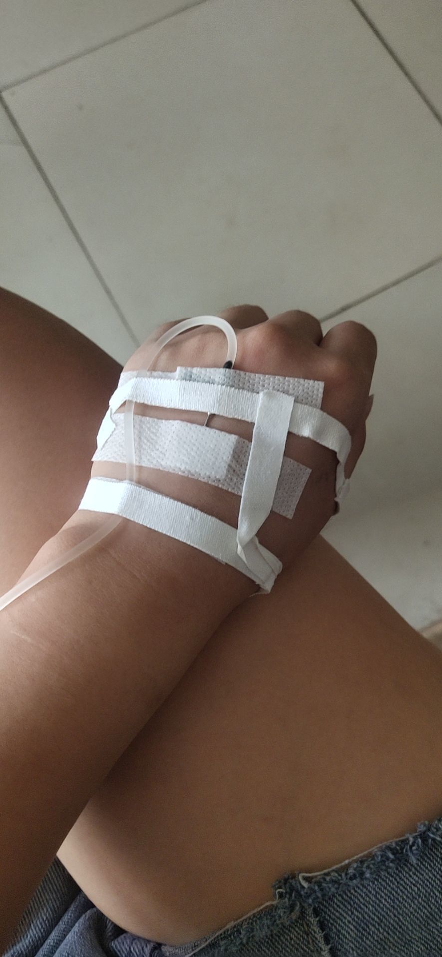 小欠，暂停中的主播照片