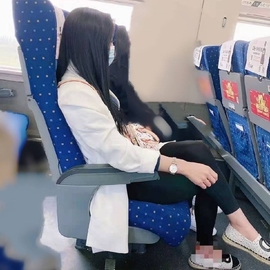 丹丹家三跟班主播照片