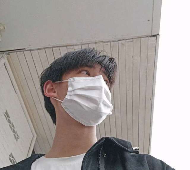 小男孩乾坤的图片