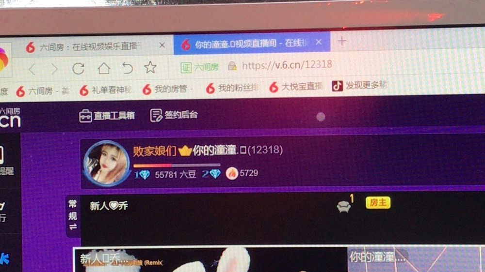潼潼吃不飽~的主播照片