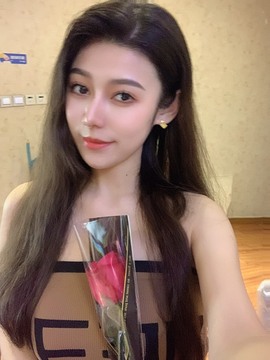 新主播灵儿主播照片
