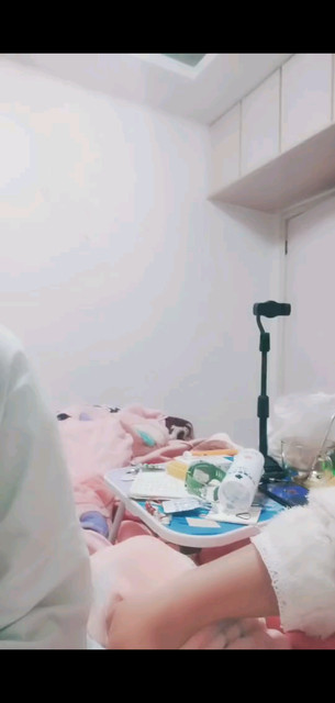 喉咙疼昨晚还没睡着，