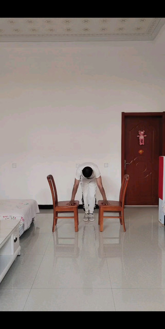 倒立俯卧撑