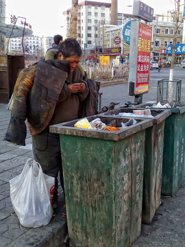 按暂停键的搬砖哥主播照片