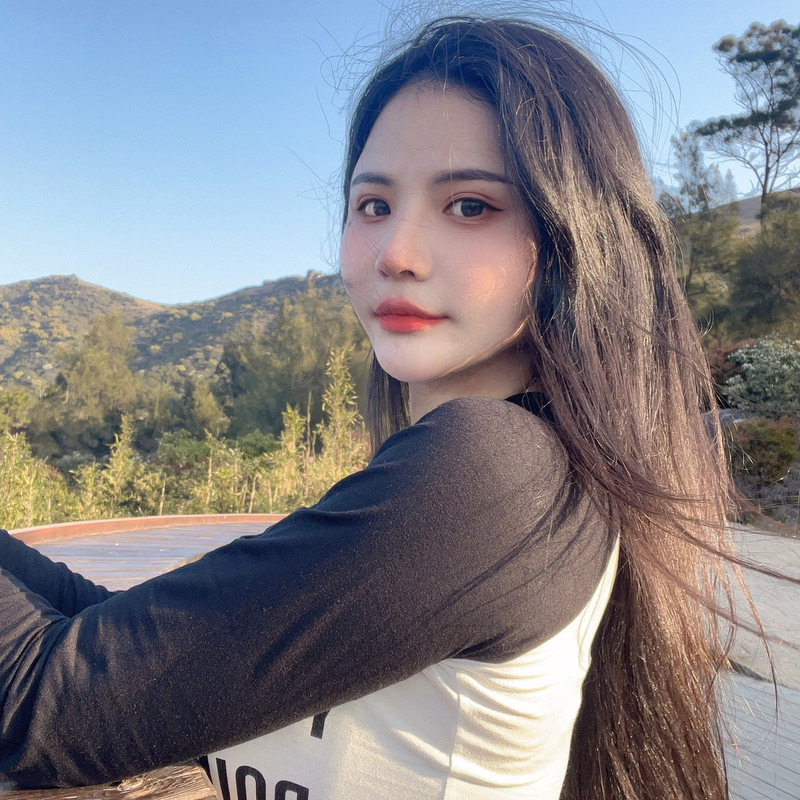 小婷汁呀的主播海报
