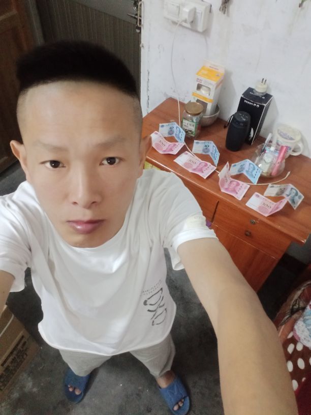 下岗男胡优顺？的图片