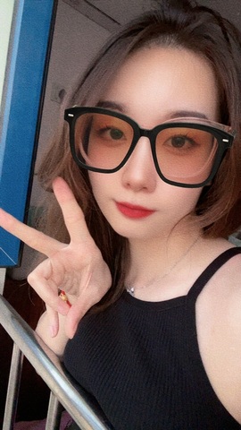 小小♥休的图片