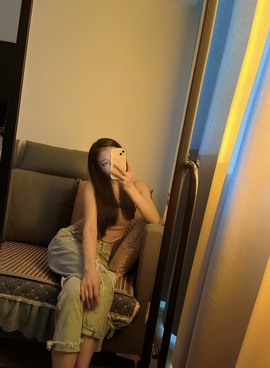 微晨休主播照片