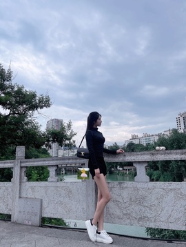 韩冰～9月装修直播间主播照片