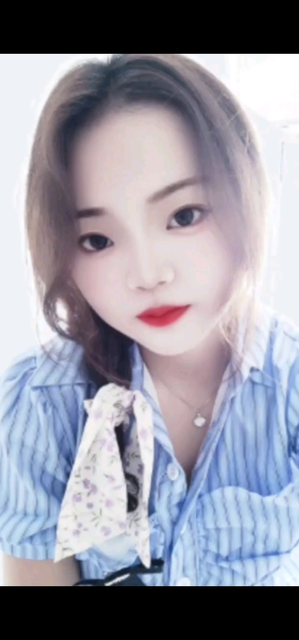 她们都很迷人，我不一样，我烦人
