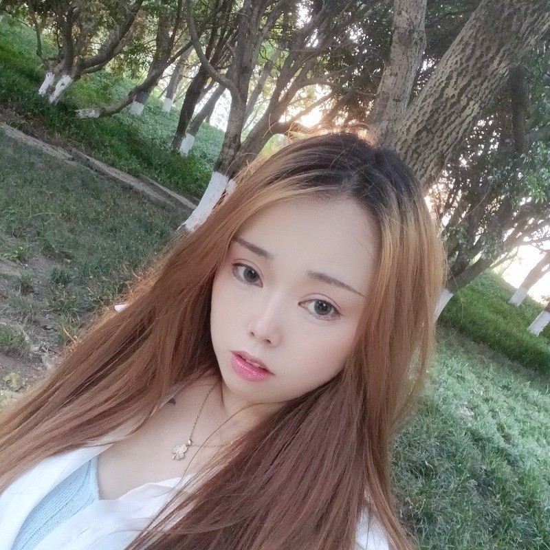 奶糖吃糖的主播海报