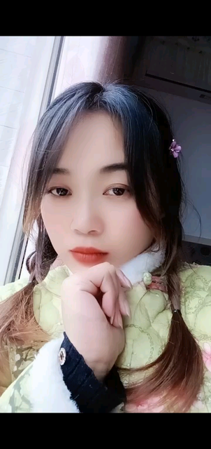 大方地笑，偷偷地哭
