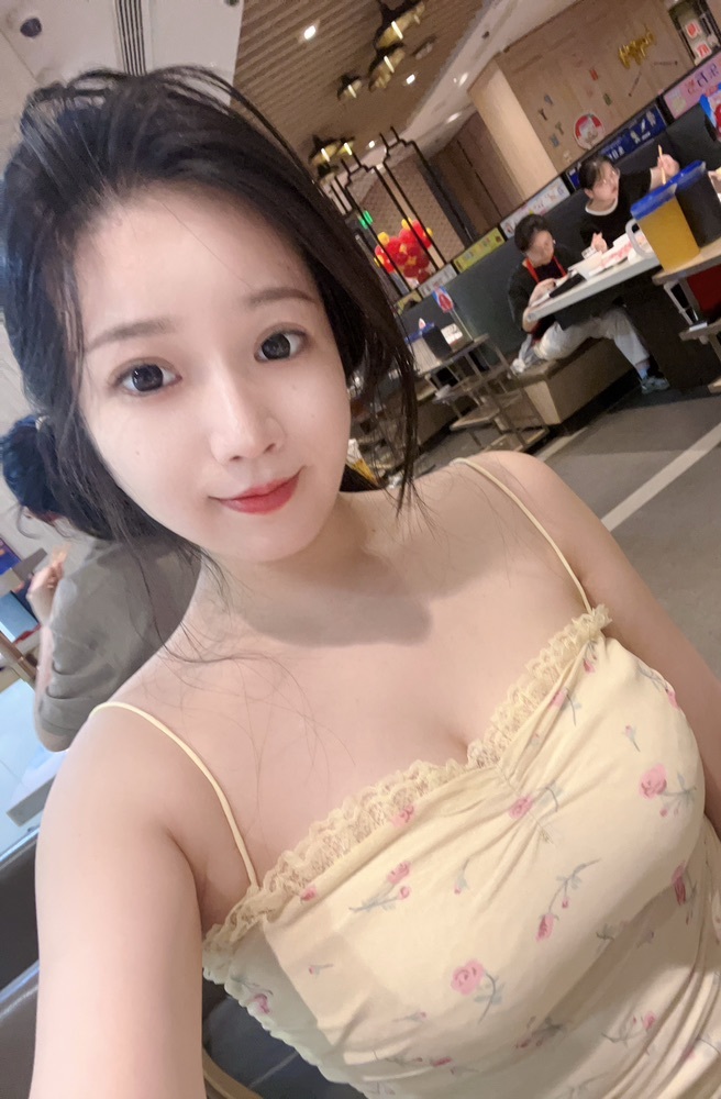 小梨真的沒人疼的主播照片
