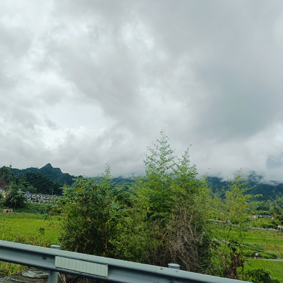 东方.昀庆海报