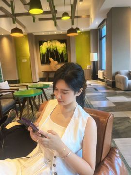 嘉瀚苏静好休息的图片