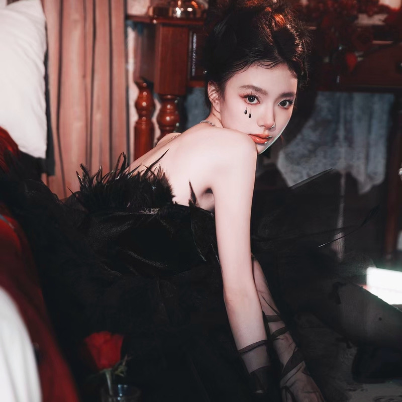 小宣美🍯休海报