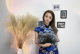 粤语唱将艺菲主播照片