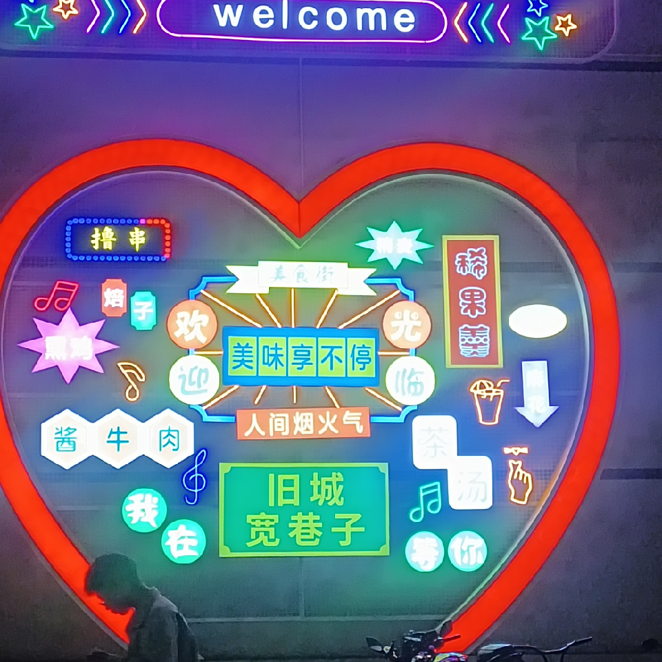 239adnqtv*海报