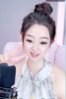 瞳瞳晚上播主播照片